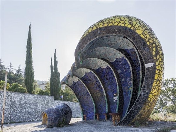 遺留的美麗-看蘇聯(lián)古老的公交站臺(tái)配圖一