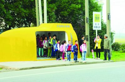 創(chuàng)意公交車站候車亭三